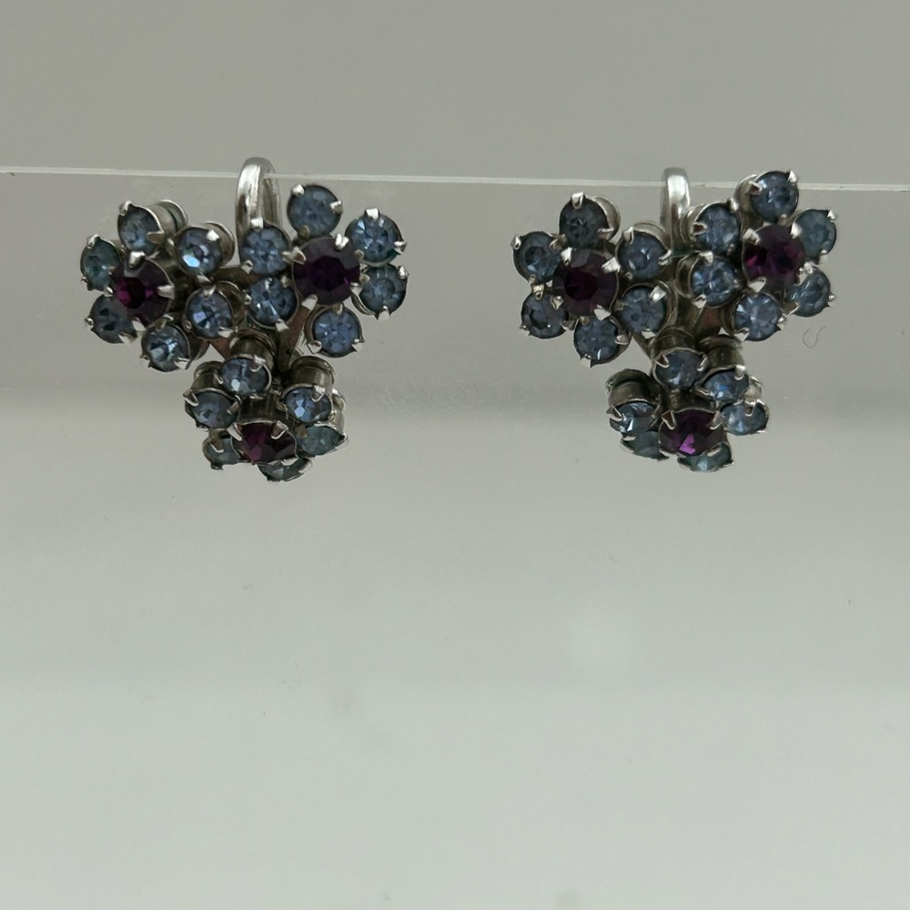 Vintage 1970s coro floral screw clip on earrings
